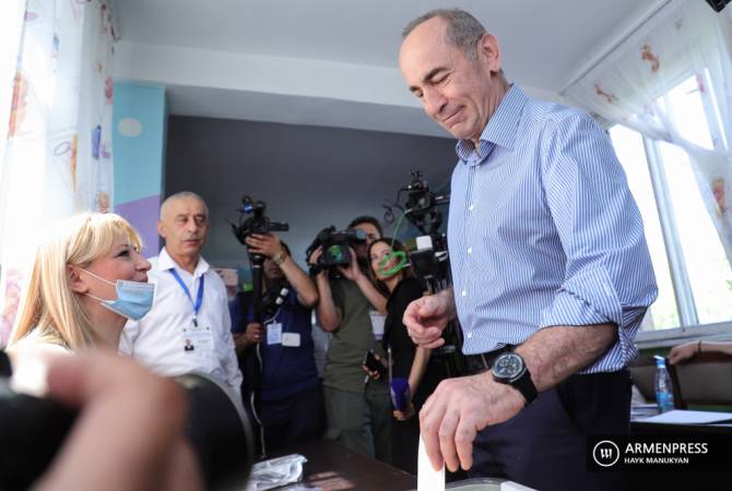 Kocharyan casts vote 