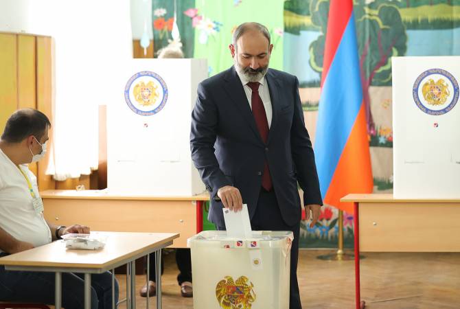 رئيس وزراء أرمينيا المؤقت نيكول باشينيان يصوت بالانتخابات البرلمانية ويقول أن صوته من أجل مستقبل 
الدولة والتنمية