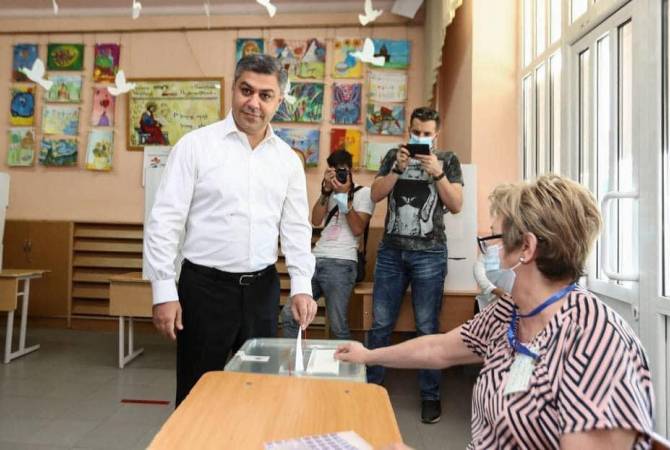 Արթուր Վանեցյանն ընտրություններին մասնակցեց՝ քվեարկելով հանուն 
արժանապատիվ և բարեկեցիկ Հայաստանի