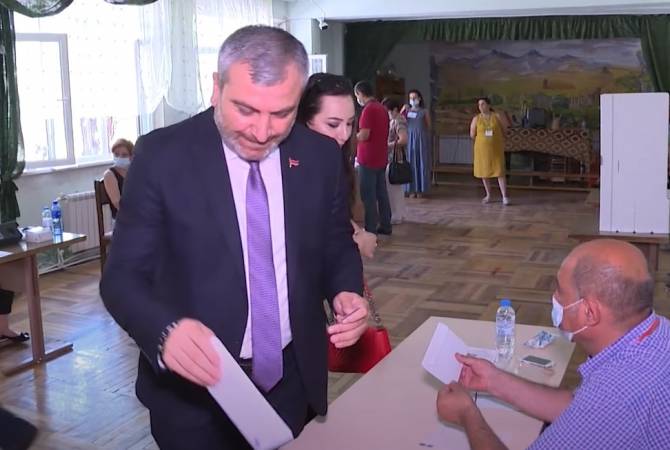 Норайр Норикян принял участие в выборах во имя солидарности

