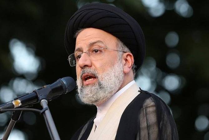 Избранный президент Ирана пообещал обеспечить изменения, бороться с коррупцией и 
бедностью