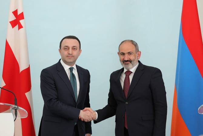رئيس وزراء جورجيا إيراكلي غاريباشفيلي يهنّئ نيكول باشينيان على الفوز بالانتخابات البرلمانية المبكرة 
في أرمينيا