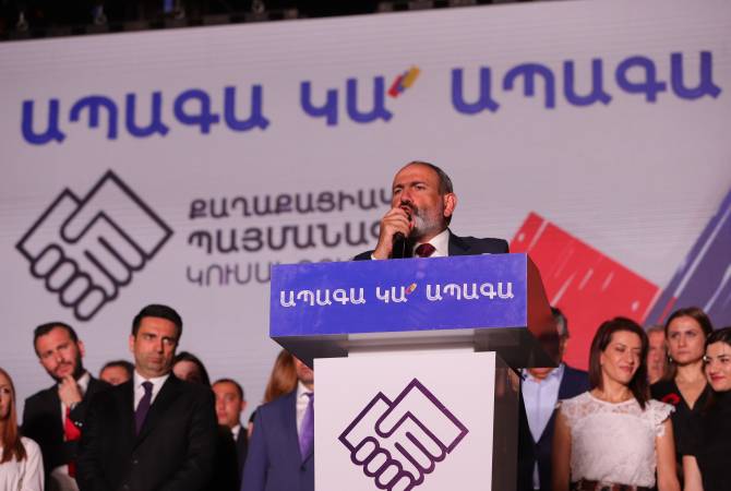 رئيس وزراء أرمينيا المؤقت نيكول باشينيان يقول أن شعب وحكومة أرمينيا يقفقان إلى جنب آرتساخ 