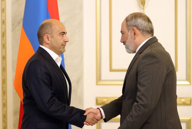 Nikol Pashinyan rencontre Edmon Marukyan dans le cadre de consultations avec les forces 
politiques extra-parlementaires
