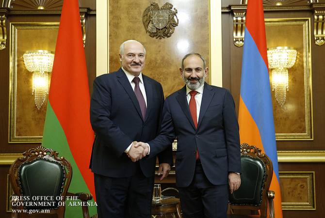 رئيس بيلاروسيا ألكسندر لوكاشينكو يهنّئ نيكول باشينيان على فوز حزبه «العقد المدني» في الانتخابات 
البرلمانية الأرمينية