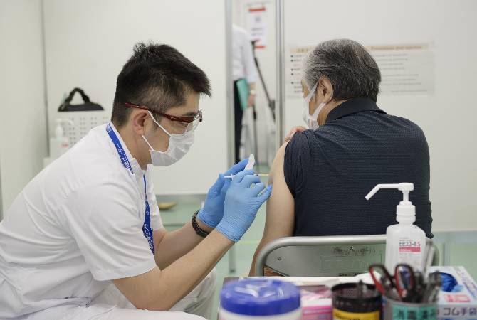 Япония одобрит применение AstraZeneca для людей 60 лет и старше
