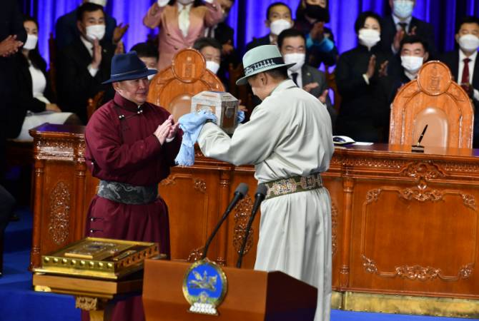 Ухнаагийн Хурэлсух вступил в должность президента Монголии
