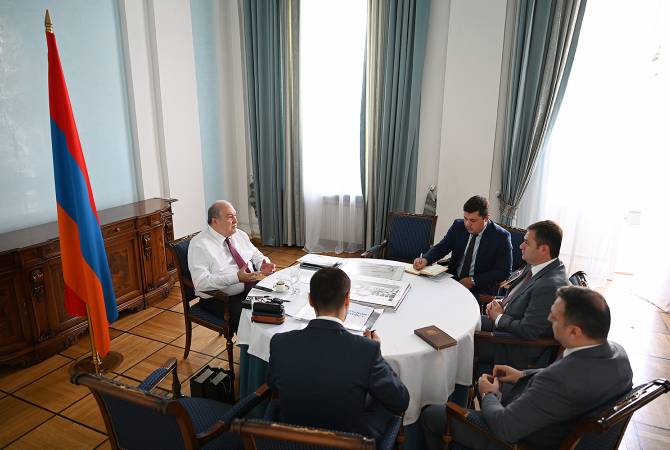 Le Président Sarkissian a reçu le ministre par intérim de l'industrie de haute technologie de la 
République d'Arménie