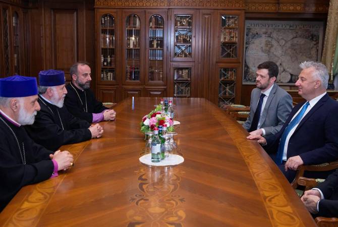 Католикос Всех Армян провел встречу с вице-премьером Венгрии

 