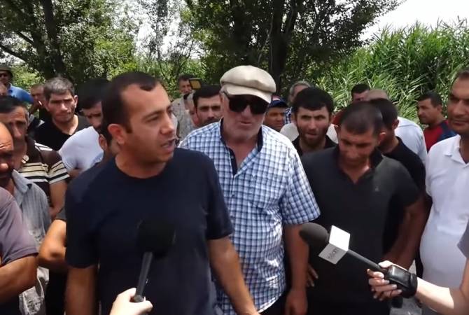 Ոռոգման ջրի խնդրի պատճառով գյուղացիները փակել են Արմավիր-Երևան ճանապարհը