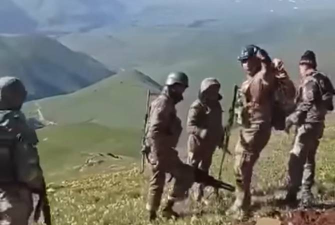Распространенная видеозапись инцидента между армянскими и азербайджанскими 
военнослужащими старая: МО Армении
