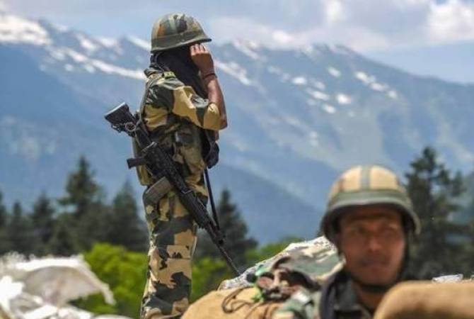  СМИ: Индия за последние месяцы перебросила 50 тыс. военнослужащих на границу с 
Китаем 