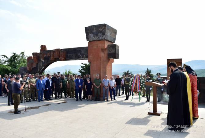  Президент Арцаха воздал дань памяти павшим за Родину и без вести пропавшим воинам

 
