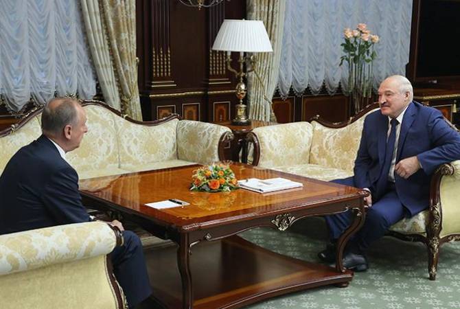  Лукашенко обсудил с секретарем Совбеза России сотрудничество в сфере безопасности и 
оборонку 