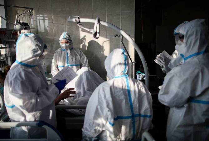  В России зарегистрировали 652 смерти из-за коронавируса за сутки. Это максимум за 
пандемию 