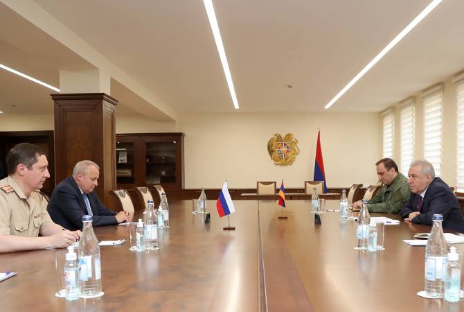 ՀՀ ՊՆ ղեկավարը և ՌԴ դեսպանը քննարկել են հայ-ռուսական համագործակցության 
 հարցեր