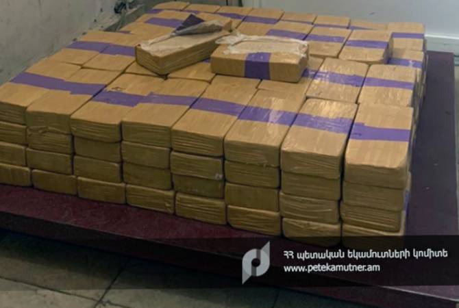 إدارة مكافحة التهريب للجنة الإيرادات الحكومية تعتقل مواطن تركي حاول تهريب 97كغ هيروين من إيران 
لأرمينيا بقيمة 11 مليون$