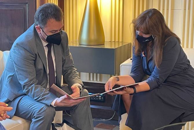 Le ministre arménien des hautes technologies rencontre le président du Parlement de Catalogne en Espagne