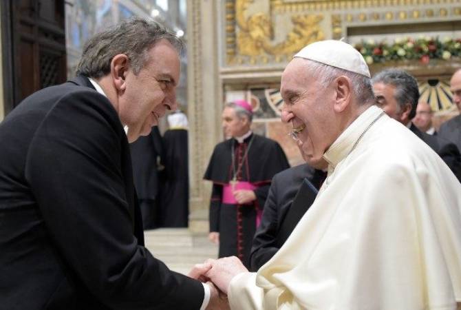 Посол Армении в Ватикане пожелал Папе Франциску скорейшего выздоровления  