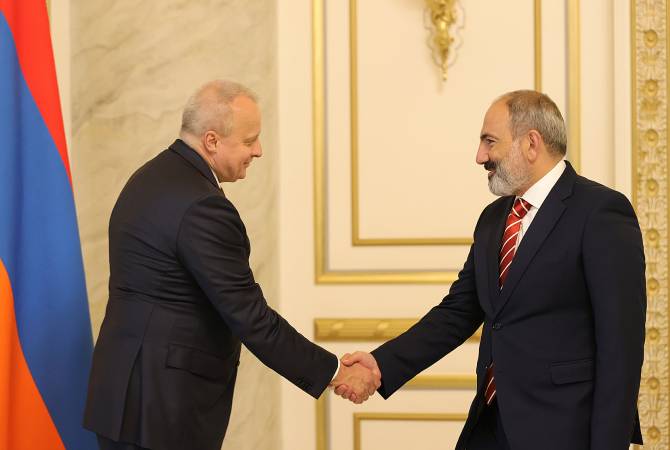 السفير الروسي بأرمينيا سيرجي كوبيركين يقول بلقاءه باشينيان أن تطوير العلاقات الحليفة مع أرمينيا هو 
أولوية بالنسبة لروسيا