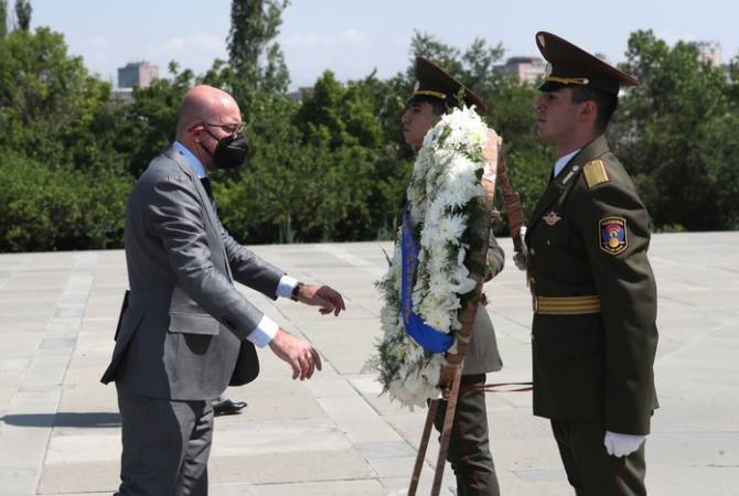 رئيس المجلس الأوروبي شارل ميشيل يزور نصب تسيتسرناكابيرد بيريفان ويكرّم ذكرى شهداء الإبادة 
الأرمنية