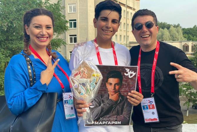 12 yaşındaki Karlen Margaryan “Slav Pazarı” uluslararası şarkı yarışmasında başarıyla 
Ermenistan’ı temsil etti