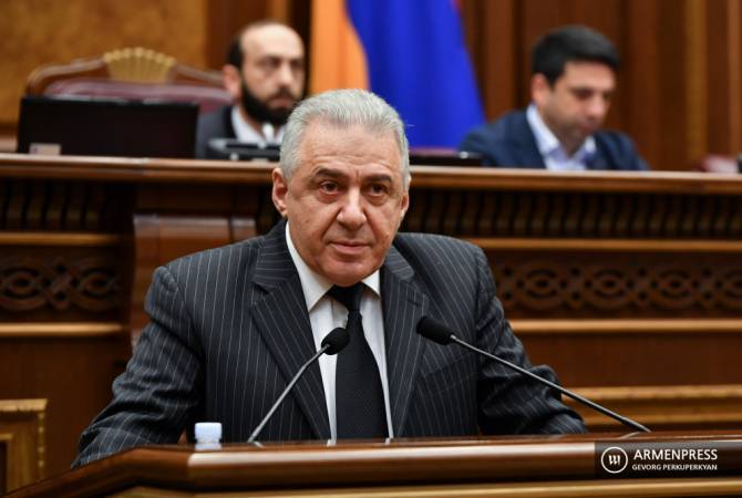 Ermenistan Savunma Bakanı görevinden alındı