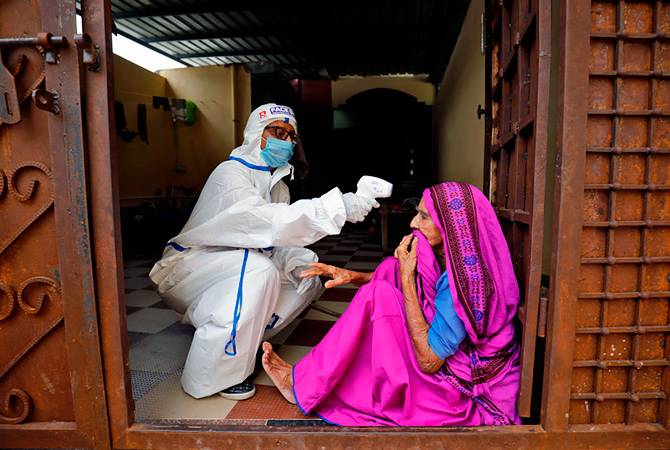 В Индии впервые за 130 дней отмечено менее 30 тыс. заразившихся коронавирусом за 
сутки
