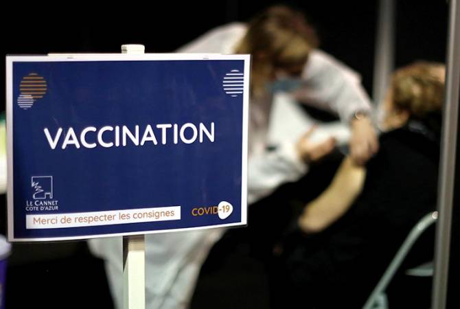 Глава ЕК заявила, что ЕС вакцинировал 70% взрослого населения хотя бы одной дозой
