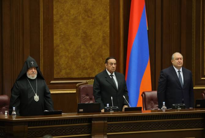 النائب الأكبر في البرلمان الأرميني الجديد كنياز حسنوف يترأس الجلسة الأولى بدعوة للوحدة والتسامح