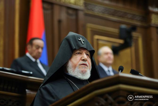 لا بديل عن الوحدة الوطني-قداسة كاثوليكوس عموم الأرمن في افتتاح الجلسة الأولى للبرلمان الأرميني 
الجديد-