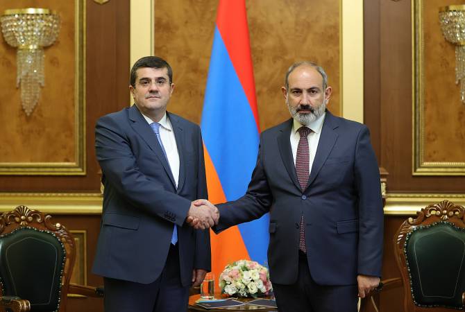 رئيس آرتساخ أرايك هاروتيونيان يبعث رسالة إلى نيكول باشينيان بمناسبة تعيينه رئيساً لوزراء أرمينيا
