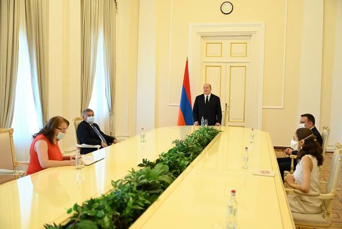 В резиденции президента Армении состоялась церемония принесения присяги судей

