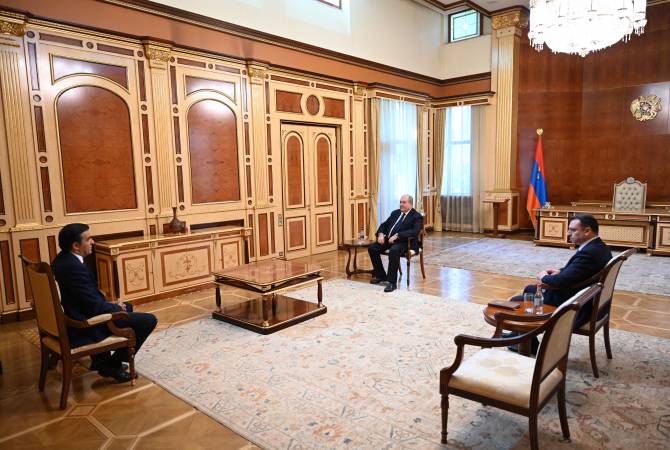 President Sarkissian and Ombudsman Arman Tatoyan discuss border situation 