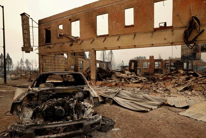 California'da çıkan yangın 150 yıllık tarihi olan şehri yok etti
