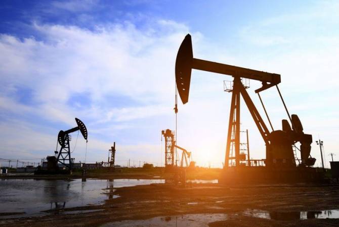 Цена на азербайджанскую нефть упала 