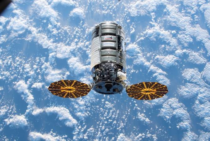 Американский грузовой космический корабль Cygnus вышел на орбиту Земли
