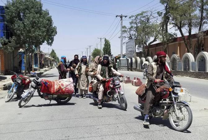 AP: талибы захватили столицу южной афганской провинции Забуль
