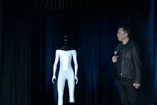 Илон Маск анонсировал появление в 2022 году робота-гуманоида


