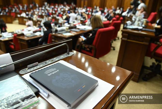 Le Parlement poursuit le débat sur le plan d'action du gouvernement