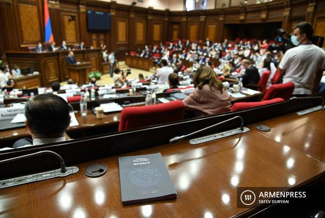 Парламент принял программу правительства Армении
