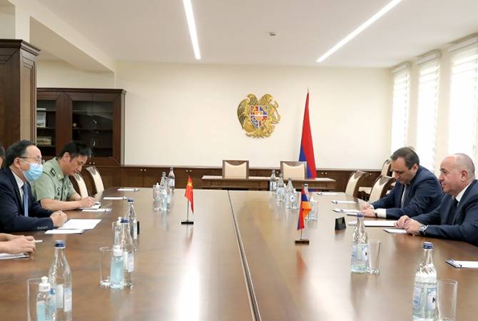 Minister of Defense of Armenia and the Chinese Ambassador discuss bilateral cooperation in the 
field of defense