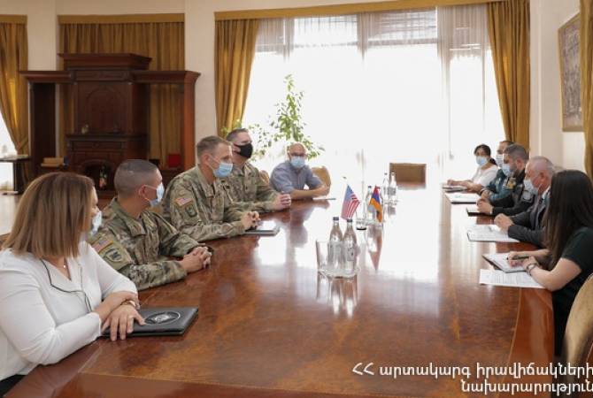 وزير حالات الطوارئ الأرميني يستقبل وفد رئيس مكتب التعاون العسكري للسفارة الأمريكية بأرمينيا  
وبحث التعاون بين البلدين