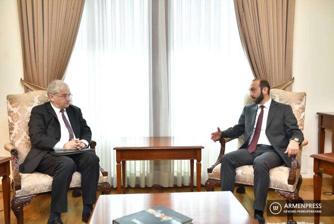 وزير خارجية أرمينيا آرارات ميرزويان يستقبل الرئيس الروسي المشارك لمجموعة مينسك لآرتساخ إيغور 
خوفاييف
