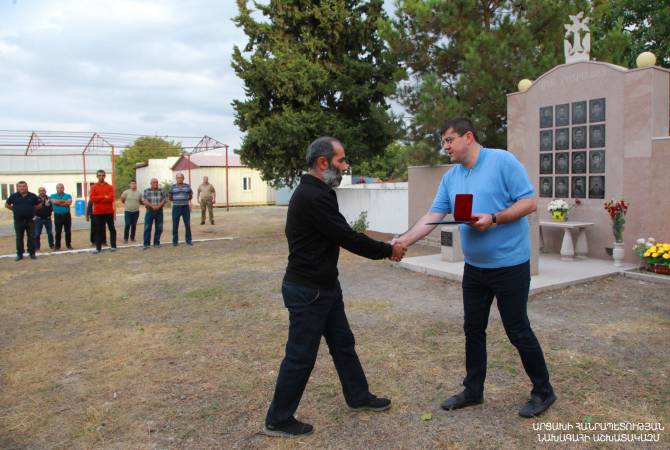 Artsakh Cumhurbaşkanı Martuni’ye gitti: Gelecek nesillerimiz için onurlu bir gelecek inşa 
etmeliyiz 
