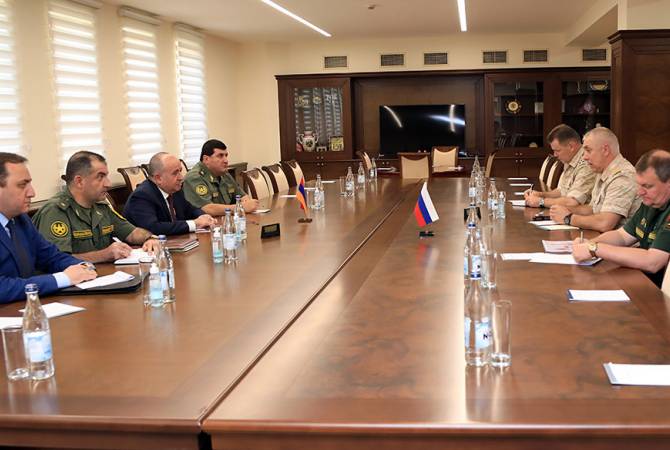 Armenian Defense Minister, Commander of Russian peacekeeping forces discuss situation on 
Armenian-Azerbaijani border