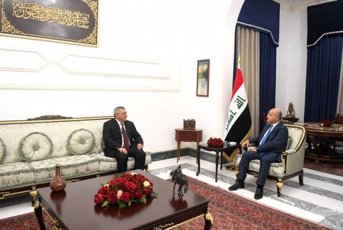 بمناسبة انتهاء مهمته الدبلوماسية سفير أرمينيا لدى العراق هراشيا بولاديان يزور رئيس العراق برهم 
صالح