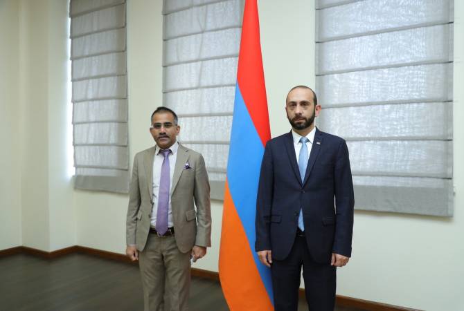 وزير خارجية أرمينيا آرارات ميرزويان يستقبل سفير الهند في أرمينيا كيشان دان ديفال وبحث تعميق التعاون 
بين البلدين الصديقين