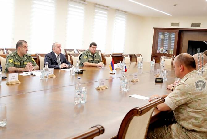 Armenian Defense Minister receives new Commander of Russian peacekeeping troops in 
Artsakh