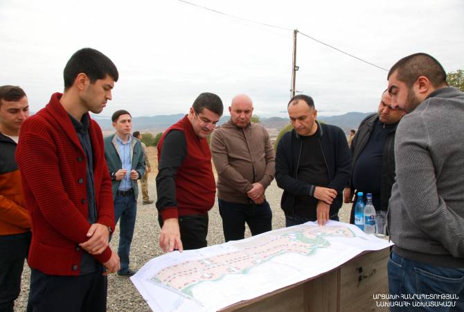 Для переселенцев из общин Азох, Драхтик, Карин Так и Аветараноц в Арцахе строится 
около 650 домов

